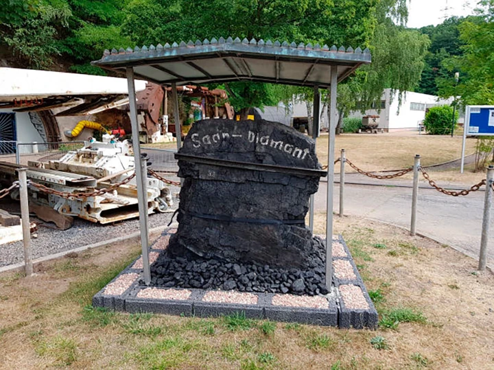 Der Saar-Diamant: ein ca. 100 jahre alter Kohlebrocken aus Velsen