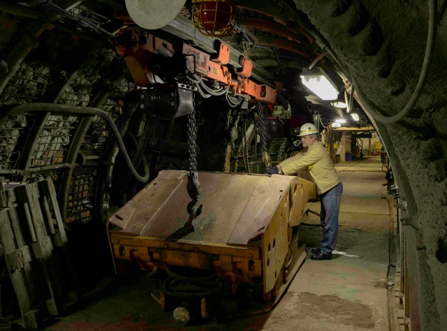 Laufkatze mit Bergarbeiter