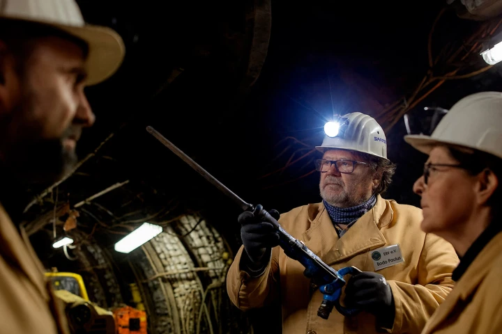 Bodo führt den Pickhammer in action vor